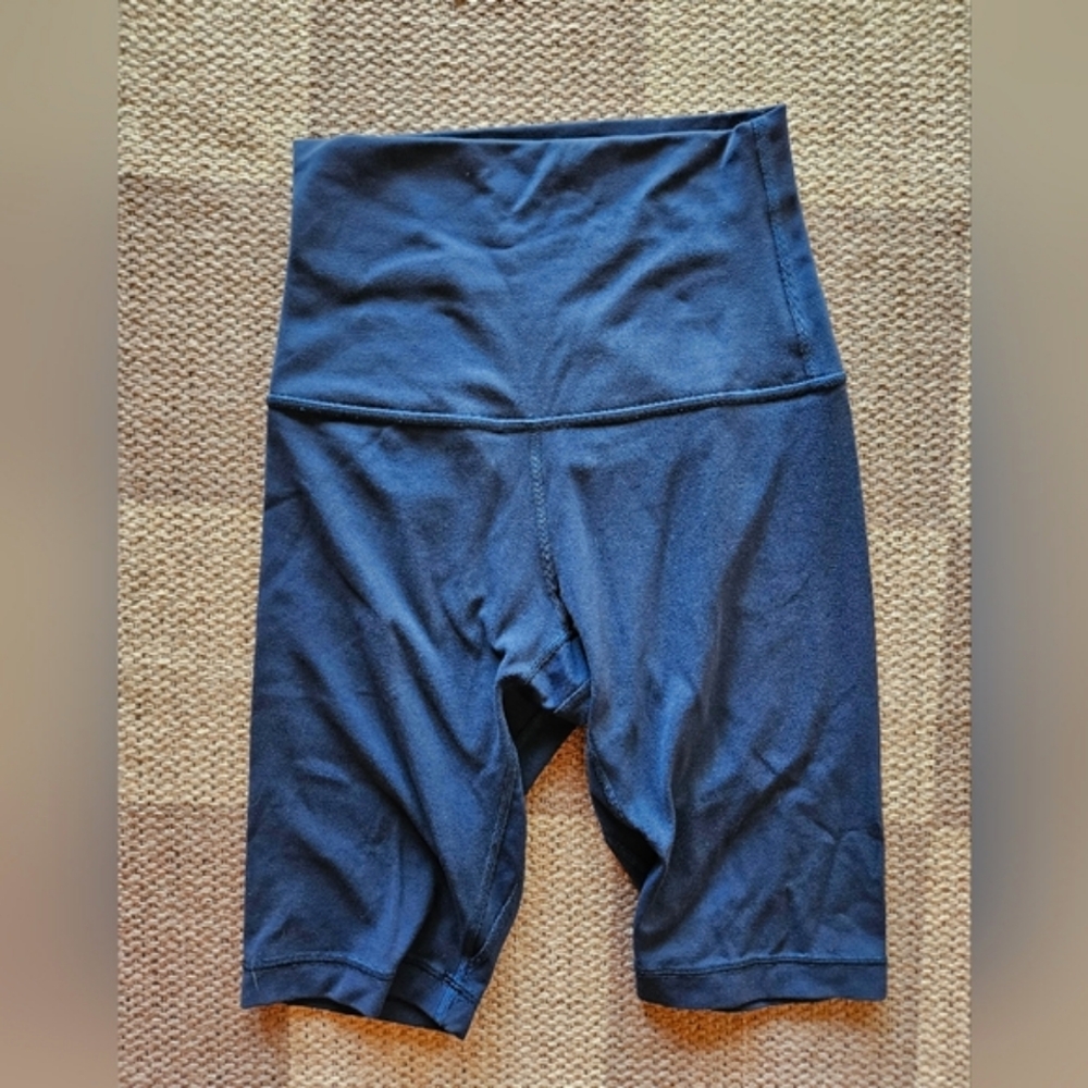 Aligh HR  Lululemon Biker Short,10",size 4
